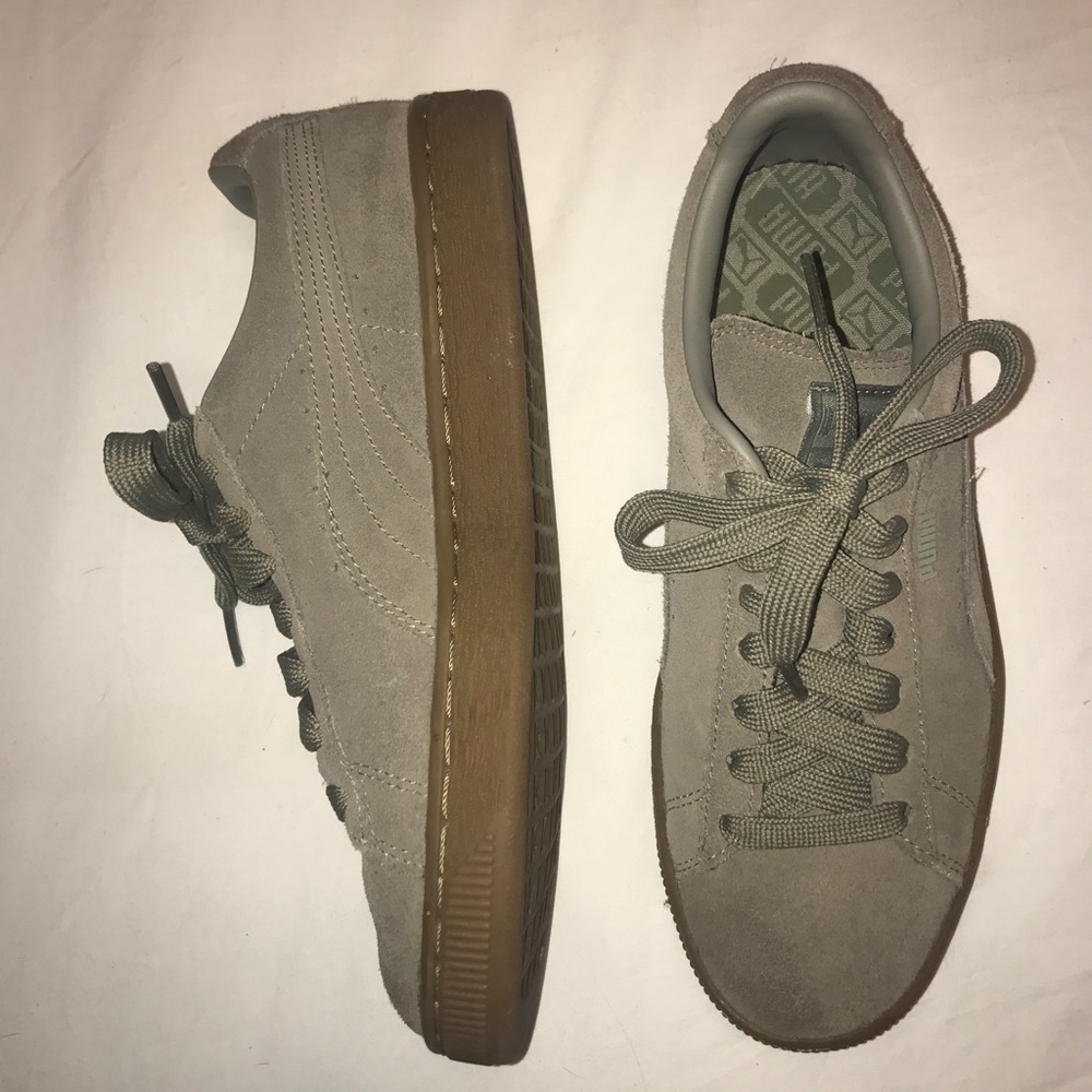Brand new tan pumas